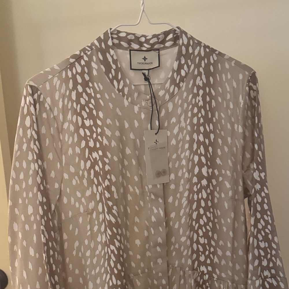 Tuckernuck Taupe and White fawn print Royal Short Dress. Medium. NWT - Picture 5 of 7